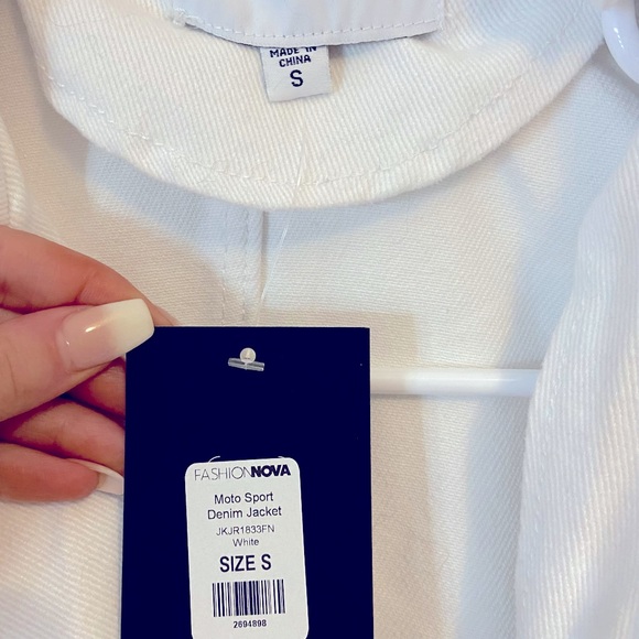 NWT. White Denim Jacket. See Photos. - Picture 6 of 9